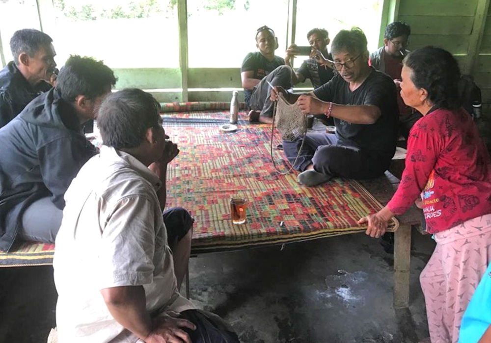 Menoken at a lapo tuak in Parbaba Dolok, Samosir