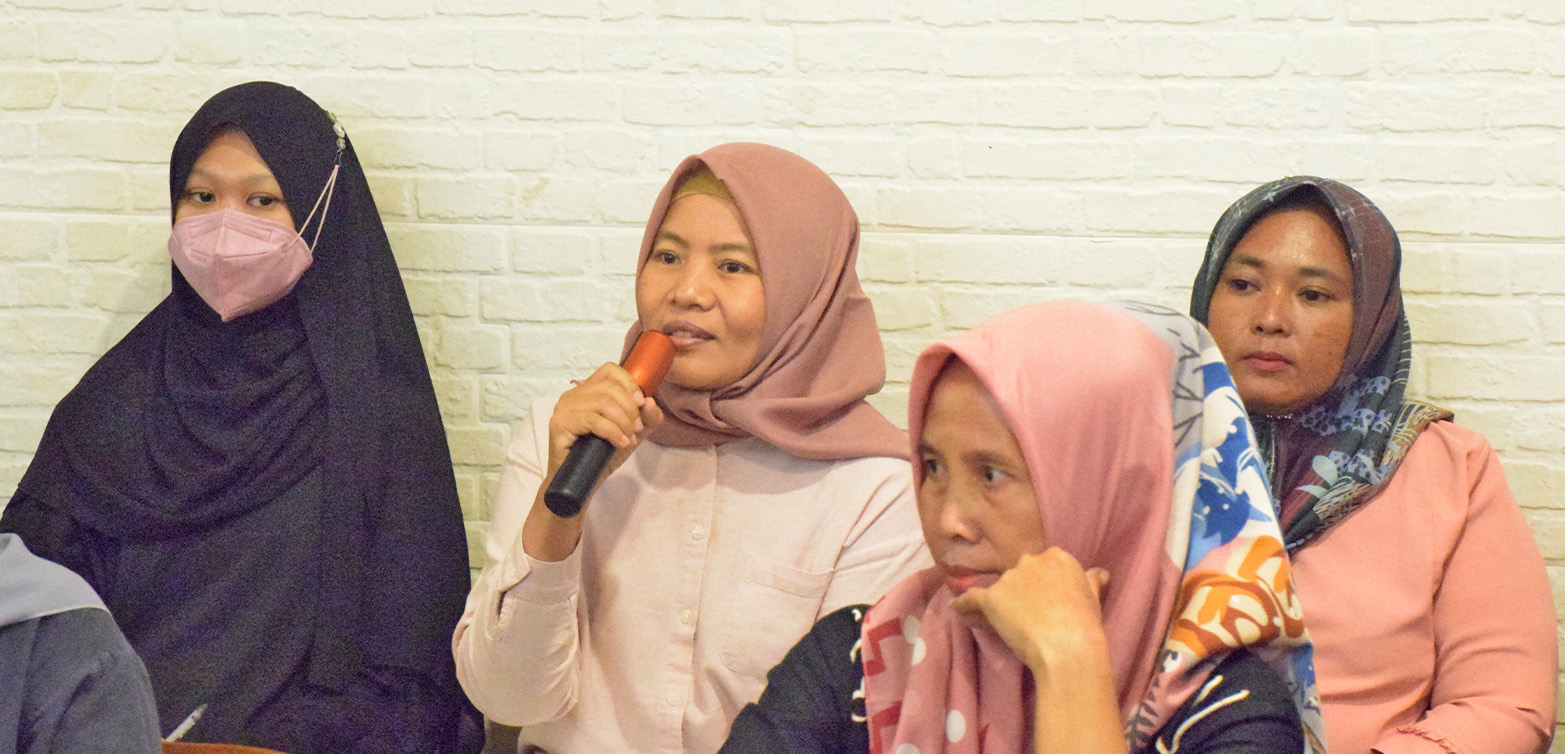 Fisherwomen from Pari Island shared their struggles, including the impact of the climate crisis and large-scale investments in reclamation, ports, and tourism
