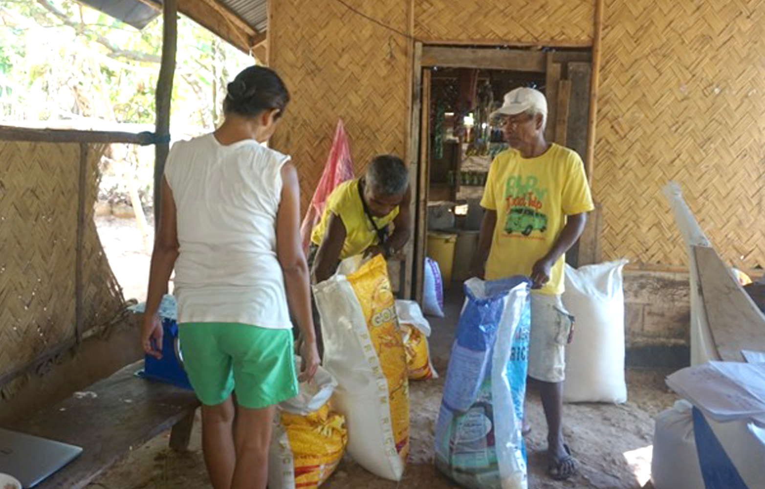 Relief distribution on 12 May 2020 was made through the manigerekelen and each manigerekelen was responsible for distribution to the families belonging to his clan.